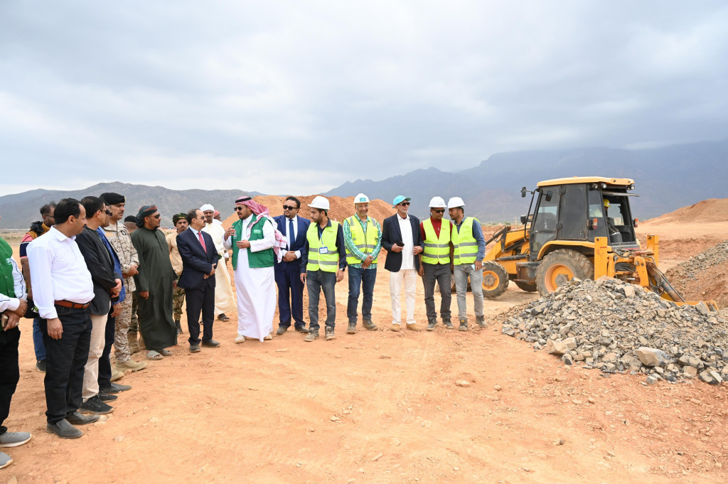 الإرياني والثقلي والسبيعي يتفقدون مشروعي إنشاء كلية التربية والمعهد الفني بتمويل البرنامج السعودي