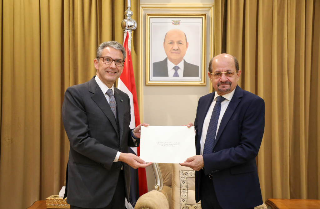 وزير الخارجية يتسلم نسخة من أوراق اعتماد السفير الإيطالي
