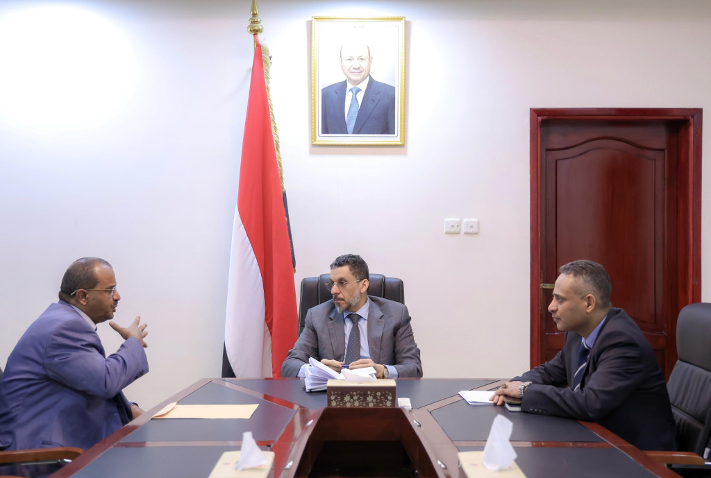 رئيس الوزراء يؤكد أن جرائم الحوثيين في البيضاء تعكس الطبيعة الإرهابية لهذه المليشيات
