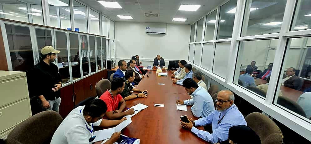 وزير النقل يتفقد سير العمل في مطار الريان الدولي ويناقش احتياجاته من الخدمات