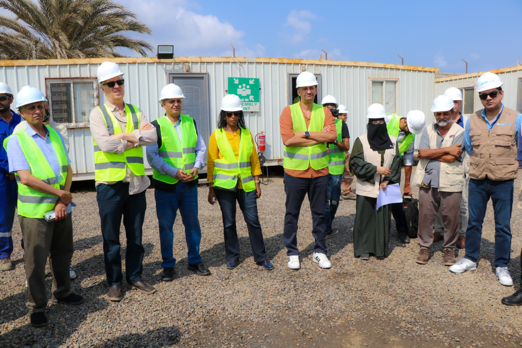 وزير المياه وفريق من البنك الدولي يتفقدون عدداً من المشاريع الممولة دولياً في عدن