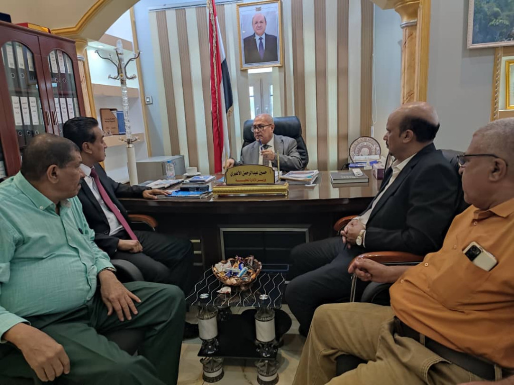 الوزير الأغبري يطلع على مستوى إنجاز التقارير الإدارية والفنية لوزارة الإدارة المحلية