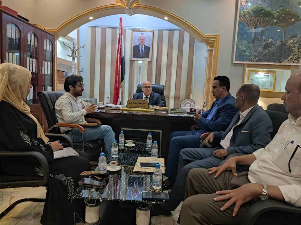 الوزير الأغبري يناقش مع مؤسسة رنين التنموية برامج ومشاريع تنمية السلطات المحلية