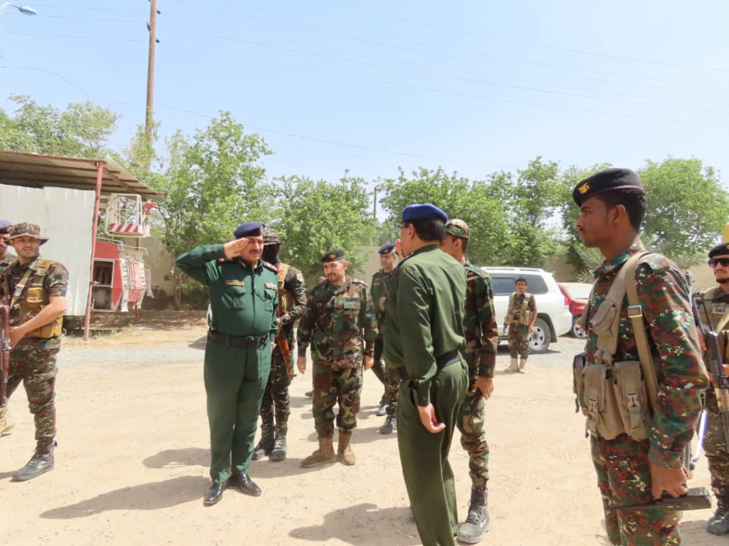 وزير الداخلية يتفقد شرطة مأرب ويطلع على الجاهزية الأمنية