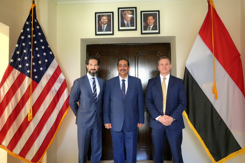 وزير الداخلية يبحث مع القائم بأعمال السفير الأمريكي تعزيز التعاون الأمني ومكافحة الإرهاب