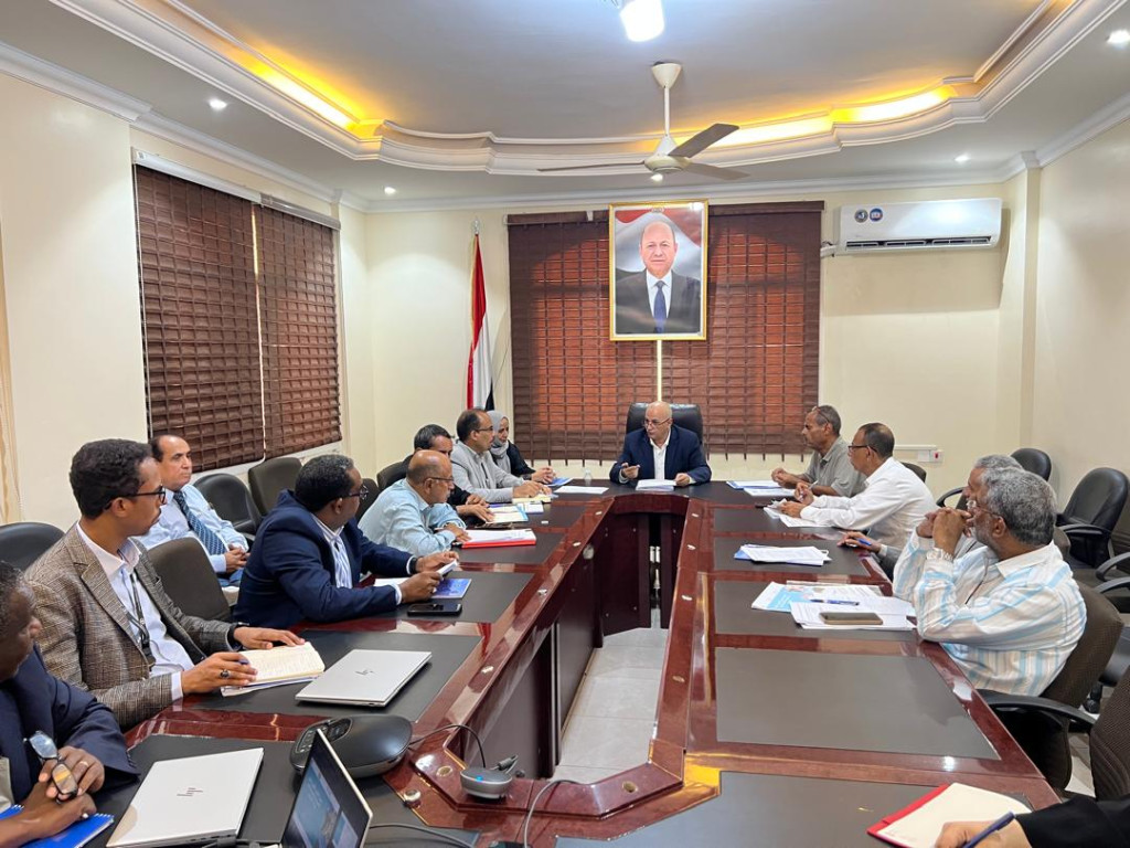 اجتماع برئاسة الشرجبي يناقش مشروع سبل العيش المرنة والمستدامة في الريف