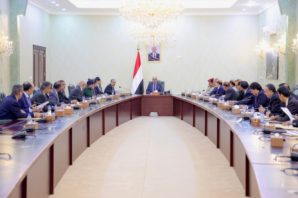 رئيس الوزراء يترأس في عدن الاجتماع الأول لمجلس الوزراء