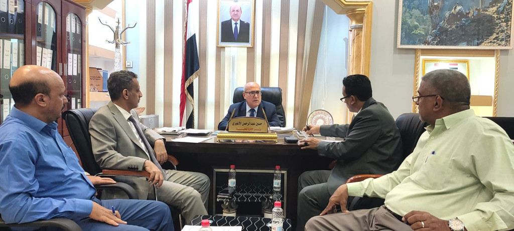 وزير الإدارة المحلية يناقش مصفوفة أولوية الوزارة العاجلة خلال الـ (100) يوم القادمة