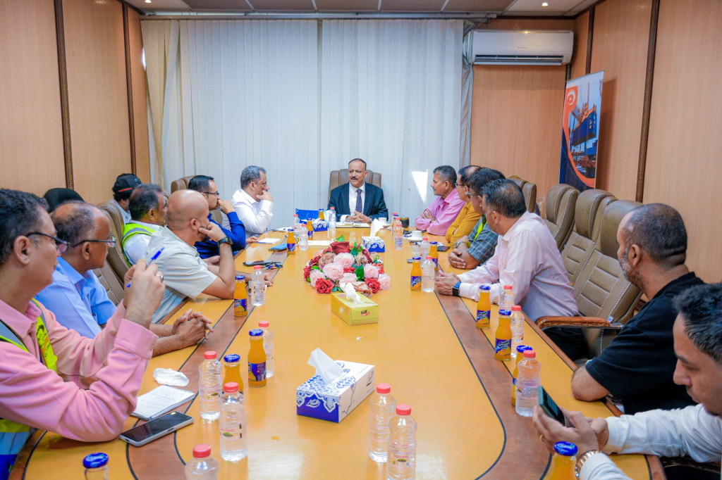 وزير النقل يتفقد سير العمل بميناء الحاويات ومستوى الانضباط الوظيفي عقب إجازة عيد الأضحى