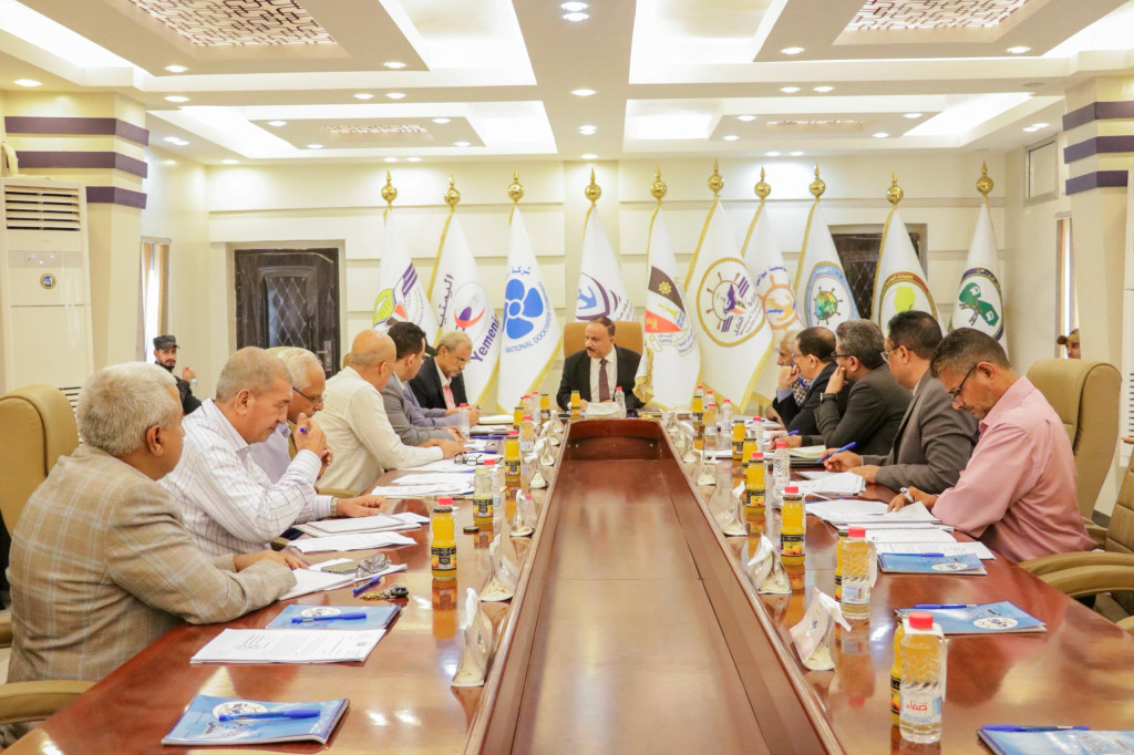 وزير النقل يناقش مع قيادات هيئات ومؤسسات الوزارة مصفوفة الأولويات الحكومية العاجلة