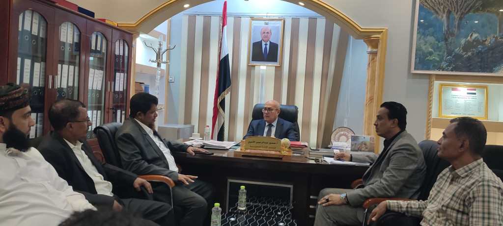 وزير الإدارة المحلية يناقش أوضاع احتياجات محافظة المهرة