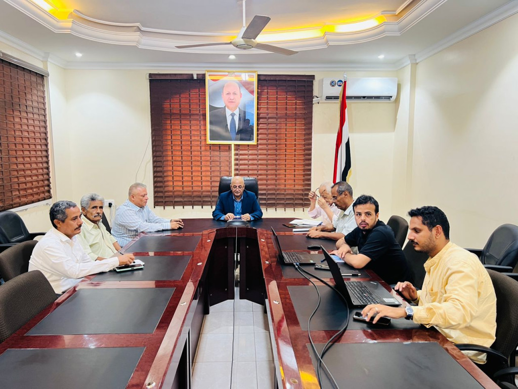 وزير المياه والبيئة يترأس اجتماعاً تشاورياً مع شركاء التنمية