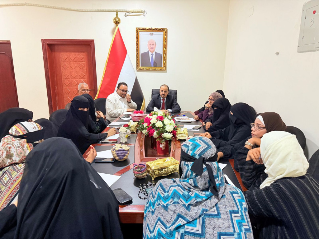 الإرياني يلتقي الجمعيات النسوية الحرفية ويوجه بدعم الحرف والصناعات التراثية