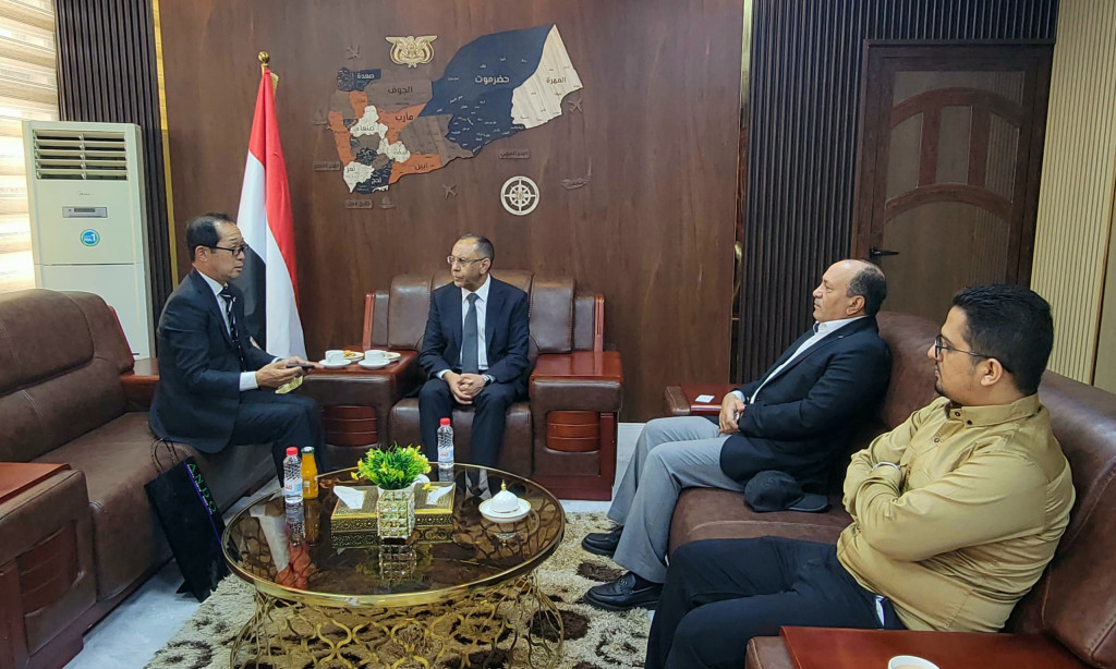 وزير الصناعة والتجارة يبحث مع السفير الياباني سبل تعزيز علاقات التعاون التجارية والاقتصادية