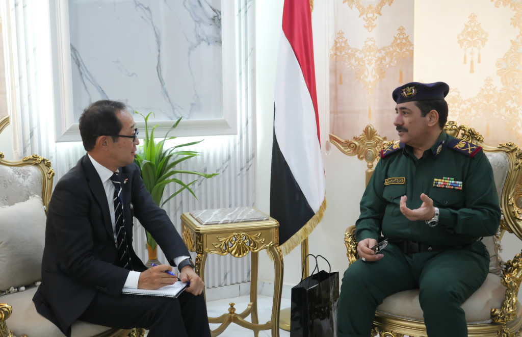 وزير الداخلية يبحث مع السفير الياباني تعزيز التعاون المشترك ودعم القطاع الأمني