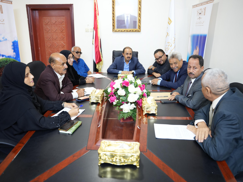 الإرياني يرأس اجتماعاً للجنة التصنيف السياحي بعدن