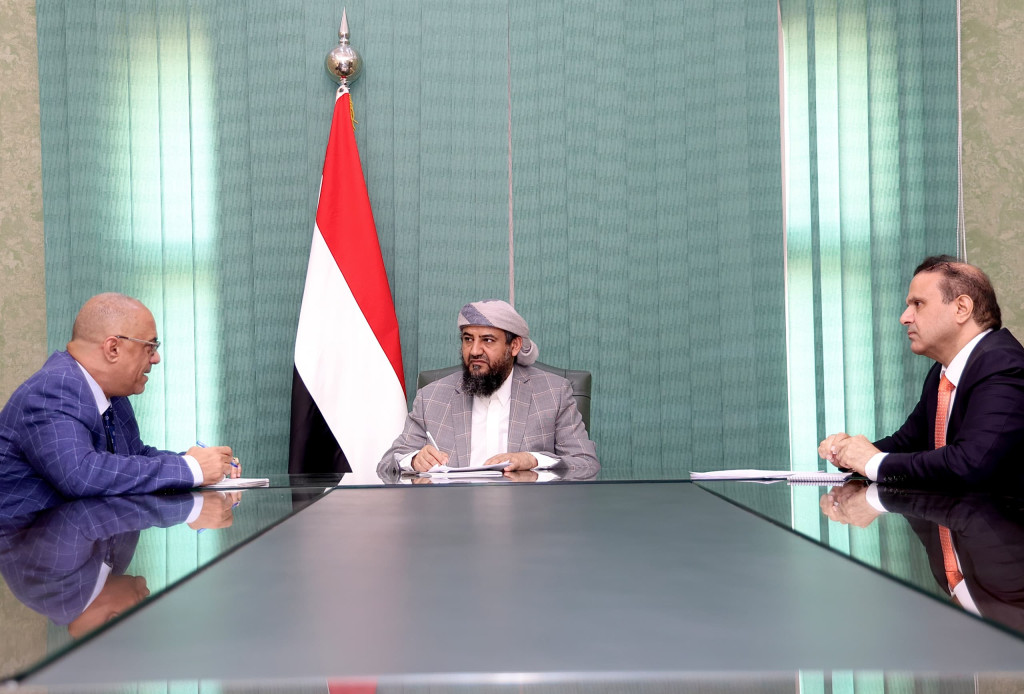 المحرّمي يناقش مع الوزير باذيب استراتيجية تطوير الأداء المؤسسي في قطاعي التخطيط والاتصالات