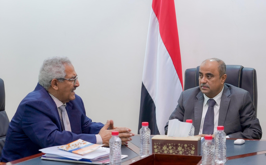 رئيس الوزراء يطلع على إجراءات تخفيض أسعار الأدوية ويوجه بتعزيز الرقابة لتخفيف الأعباء عن كاهل المواطنين