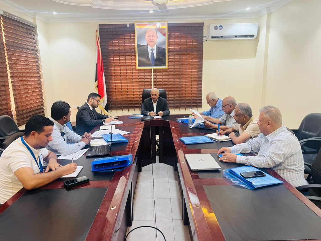وزير المياه يبحث مع منظمة الهجرة الدولية التعاون المشترك ويلتقي مدير مؤسسة المياه في تعز