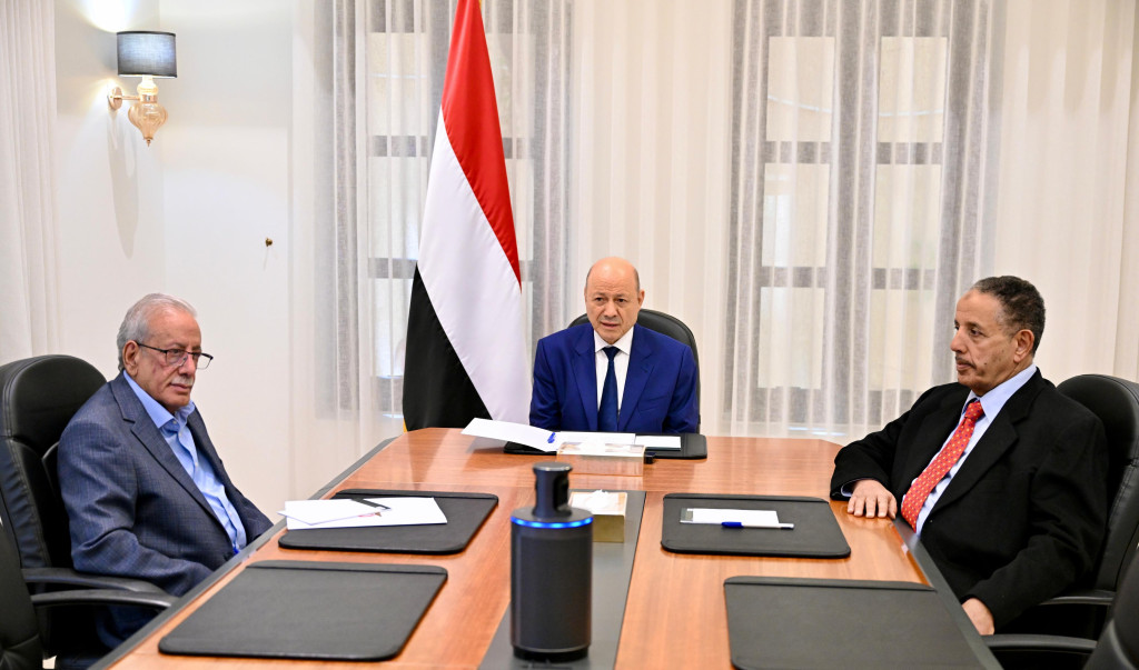 رئيس مجلس القيادة يؤكد التزام الدولة بتلبية المطالب المشروعة لأبناء حضرموت