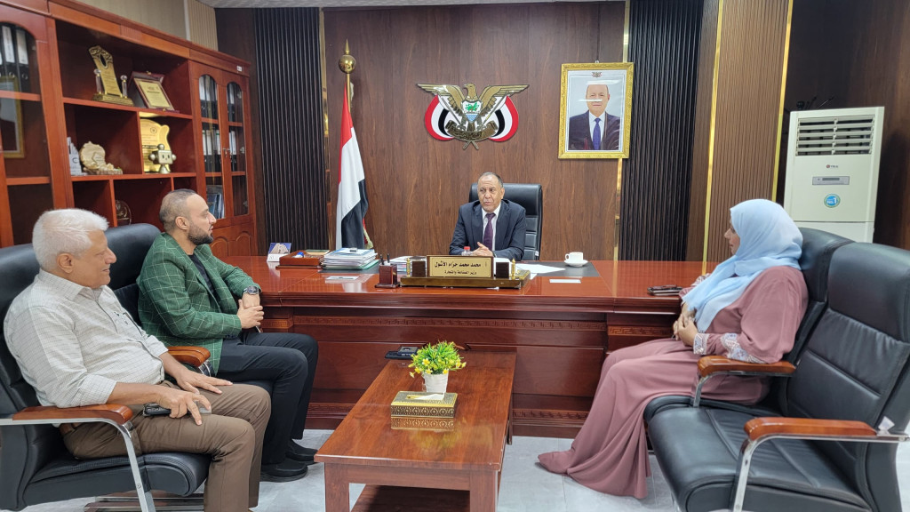 اجتماع في عدن يناقش التحضير لبدء حملة تفتيش ميدانية لضبط أسعار الأدوية