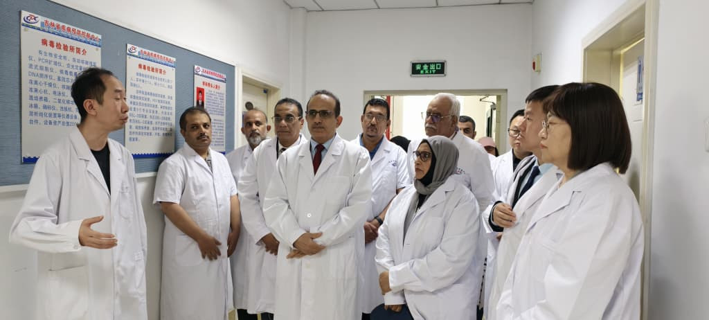 وزير الصحة والوفد المرافق له يطلع على التجارب والخبرات الصينية في مجالات الصحة العامة