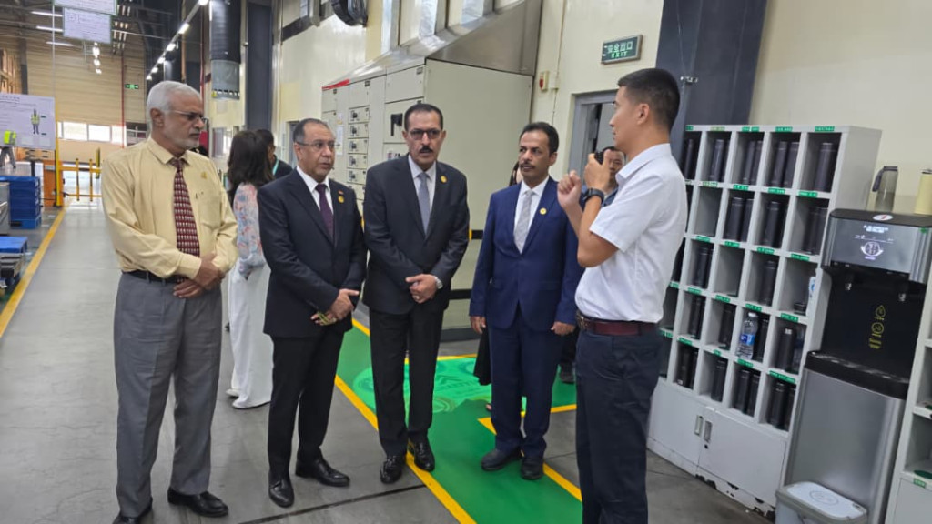 وفد حكومي يزور المصانع والشركات الصينية الكبرى في مقاطعة نينغشيا