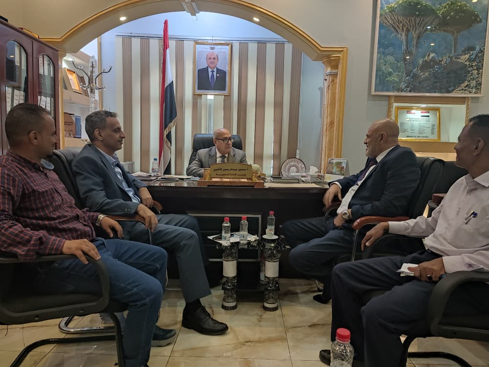 وزير الإدارة المحلية يناقش أداء المكاتب التنفيذية واحتياجات محافظة تعز التنموية