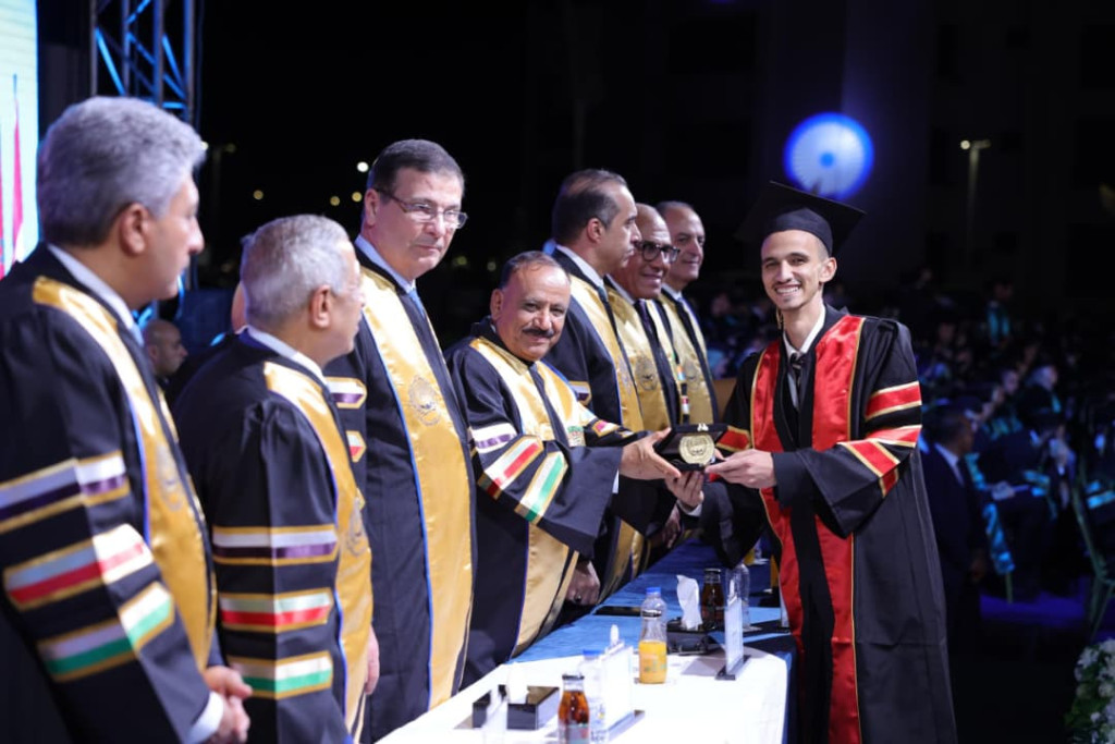 وزير النقل يشارك في حفل تخرج دفعة جديدة من طلبة البكالوريوس بالأكاديمية العربية في مصر