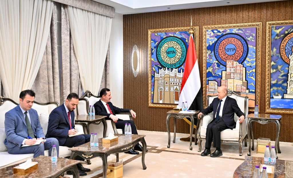 رئيس مجلس القيادة يستقبل سفير جمهورية تركيا