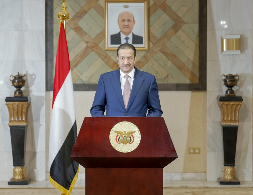 في خطاب ألقاه بالنيابة عضو المجلس عثمان مجلي.. رئيس مجلس القيادة يؤكد أن مقاومة المشروع الإمامي كانت لها اليد العليا