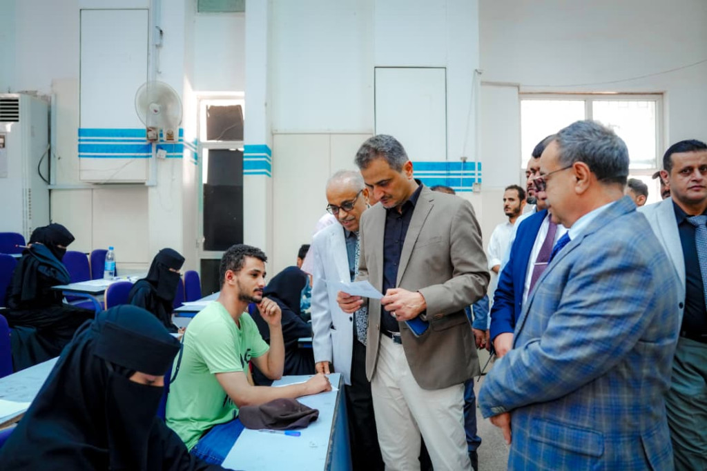 لملس ولصور يتفقدان سير امتحانات المفاضلة بكلية طب الأسنان بجامعة عدن