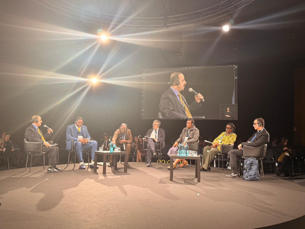 الإرياني يدعو في مؤتمر "موندياكولت 2025" للإفراج عن موظفي (اليونسكو) المحتجزين لدى مليشيا الحوثي الإرهابية