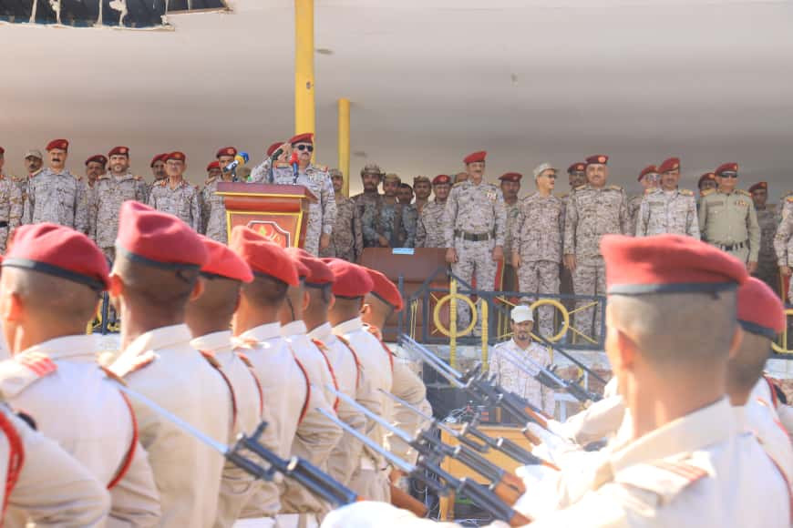 وزير الدفاع يقوم بزيارة تفقدية إلى الكلية الحربية