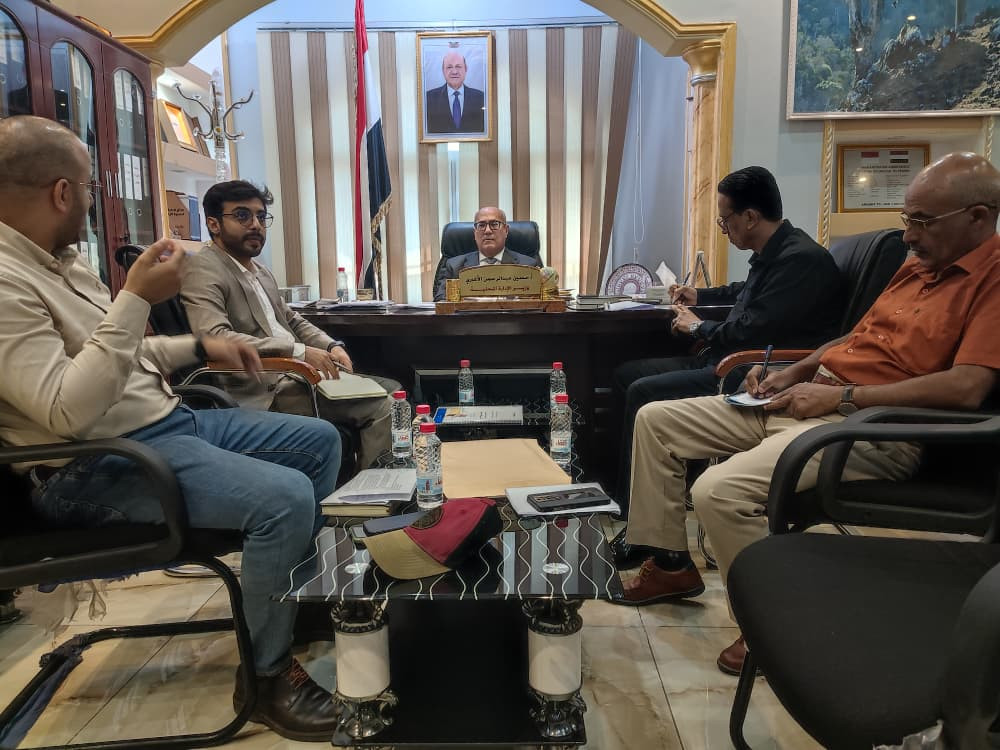 وزير الإدارة المحلية يبحث مع مؤسسة رنين التنموية برامج تأهيل السلطات المحلية