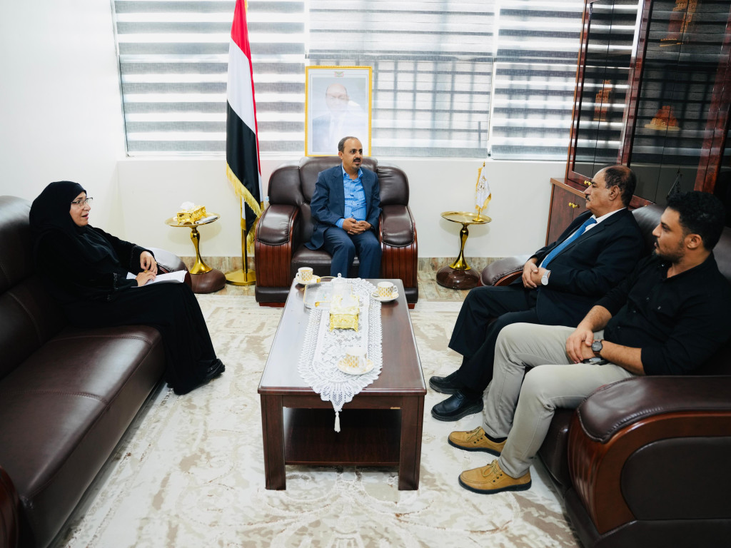 الإرياني يناقش مع محافظ الضالع تفعيل الجوانب الإعلامية والثقافية والسياحية