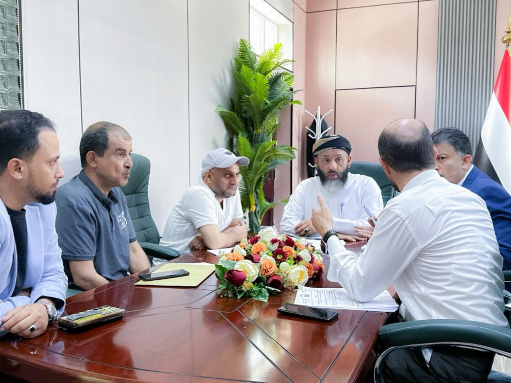 وزير الأوقاف والإرشاد يترأس اجتماعاً للجنة المناقصات والمزايدات