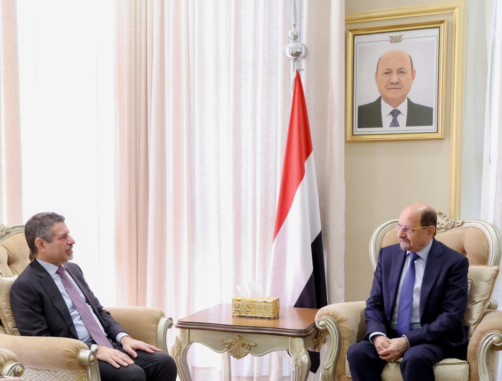 رئيس الوزراء يبحث مع السفير الأمريكي تطورات الأوضاع في اليمن وآفاق التعاون المشترك