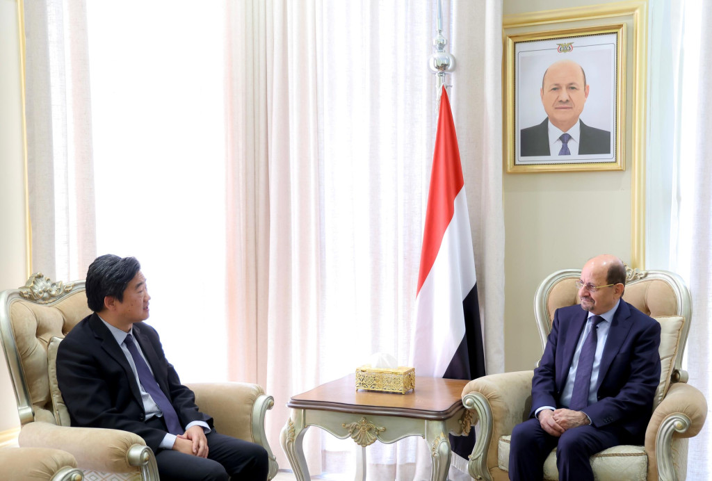 رئيس الوزراء يستقبل القائم بأعمال السفارة الصينية