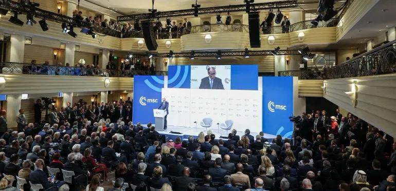 رئيس مجلس القيادة يشارك في الجلسة الافتتاحية لمؤتمر الأمن الدولي