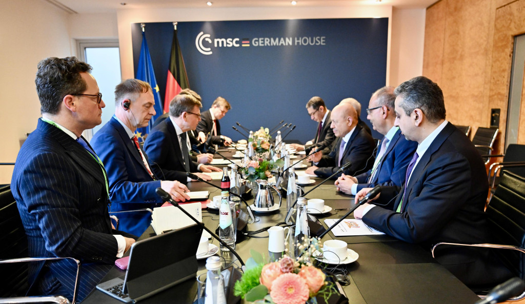 رئيس مجلس القيادة يبحث مع وزير الخارجية الألماني العلاقات الثنائية وسبل حشد الدعم الدولي للإصلاحات الحكومية