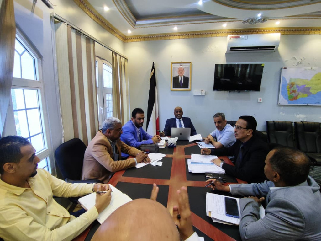 وزير الإدارة المحلية يشدد على ضرورة إجراء تقييم شامل لأداء السلطات المحلية في المحافظات