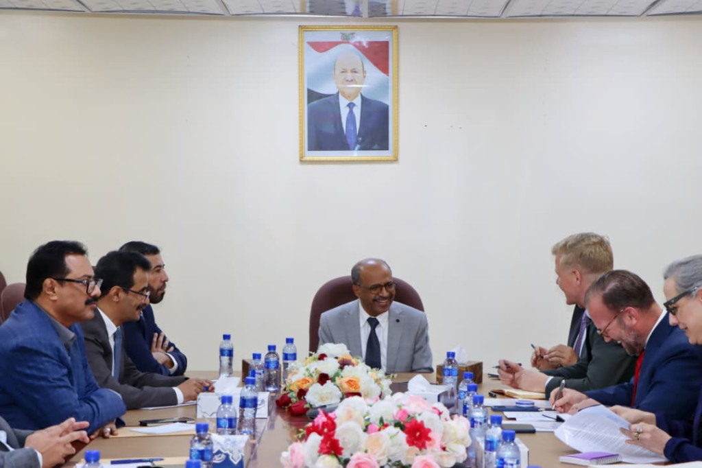 وزير النفط والمعادن يبحث مع المبعوث الأممي التحديات التي تواجه قطاع النفط والغاز