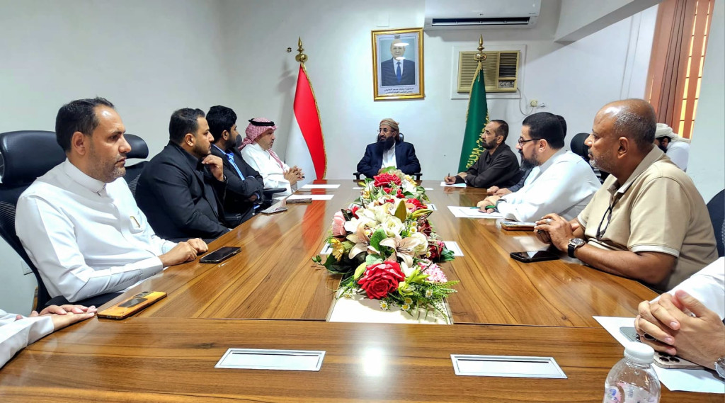 وزير الأوقاف يناقش الاستعدادات الصحية لموسم حج 1447هـ