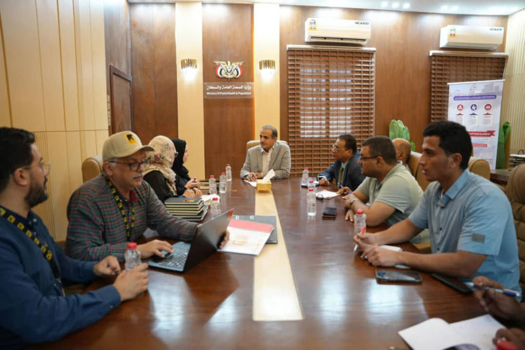 وزير الصحة يبحث مع لجنة الإنقاذ الدولية تعزيز الشراكة بالمشاريع الصحية