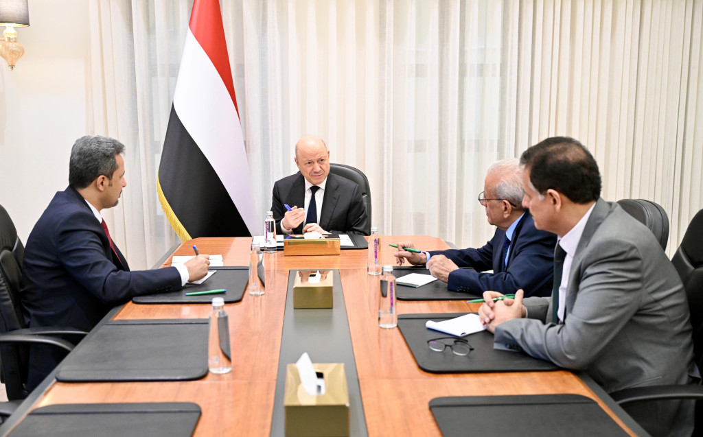 رئيس مجلس القيادة: معركة استعادة مؤسسات الدولة تبدأ من استقرار المحافظات المحررة