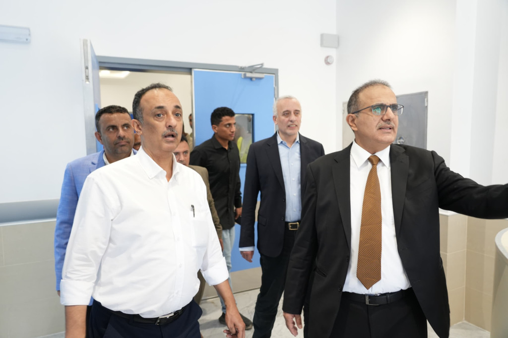 وزير الصحة يتفقد عدداً من مشاريع البنية التحتية الصحية في عدن