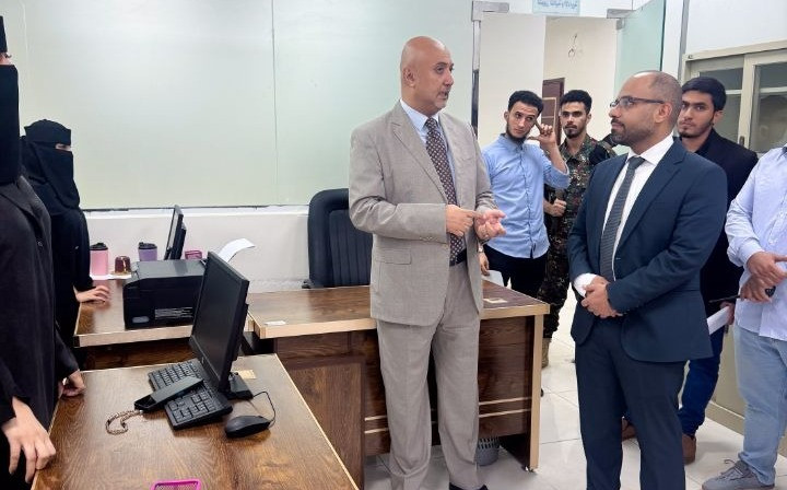 الوزير باصرة يطلع على مستوى أداء المؤسسة العامة للاتصالات السلكية واللاسلكية بعدن