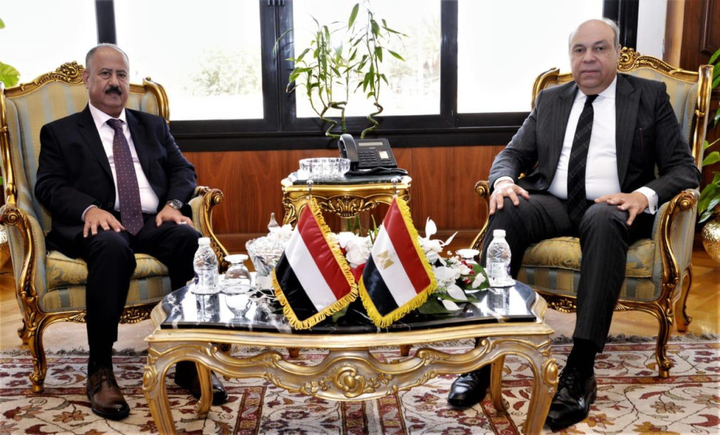 وزير النقل يبحث مع وزير الطيران المدني المصري تعزيز التعاون في قطاع الطيران والملاحة الجوية