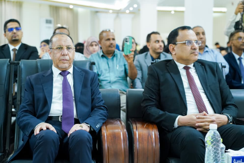 وزير الزراعة ووزير الصناعة يدشنان المهرجان الوطني الأول للعسل بعدن